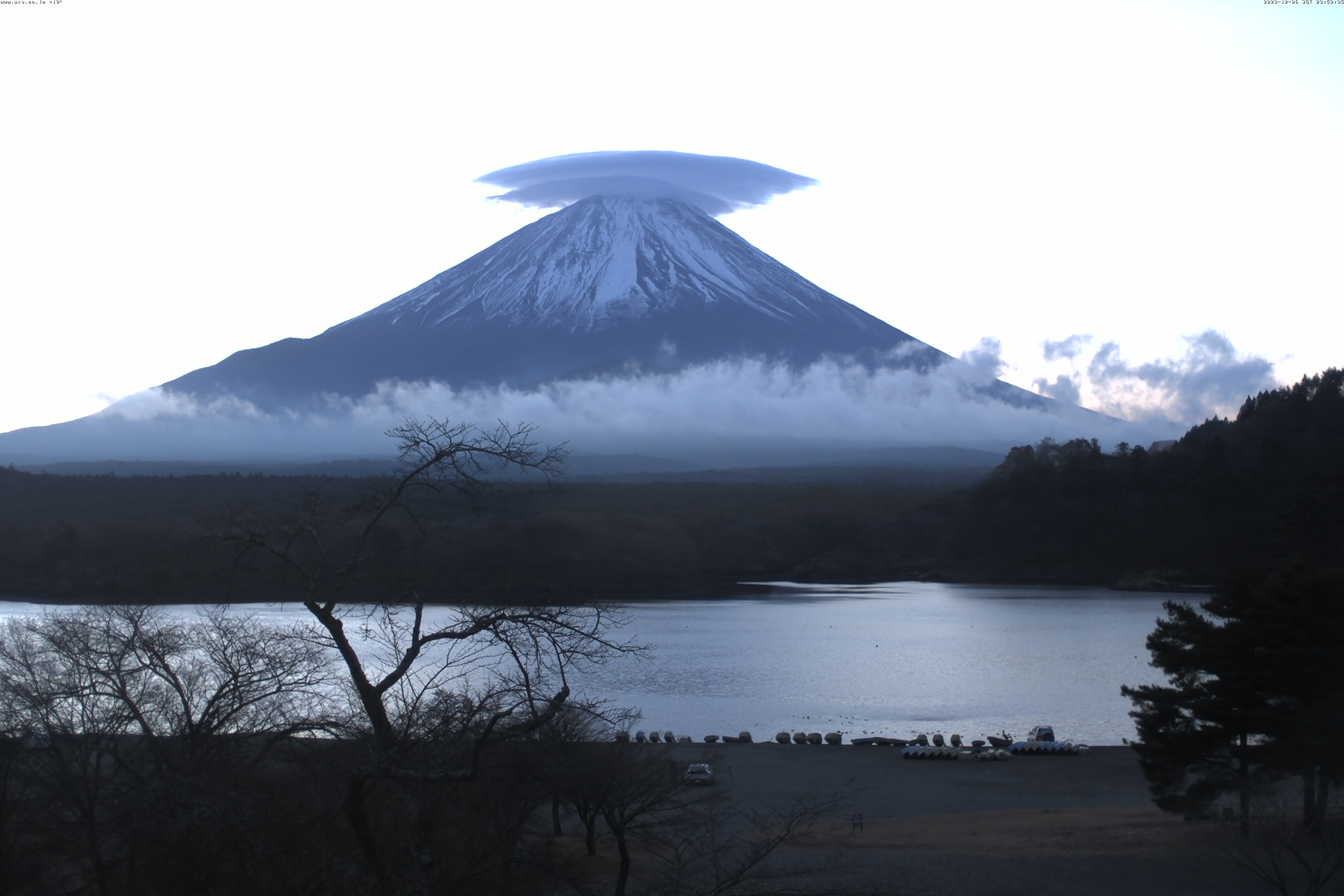 精進湖ライブカメラ