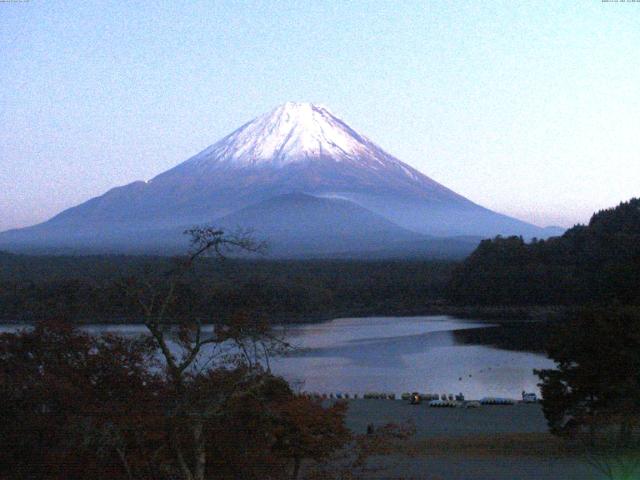 精進湖からの富士山