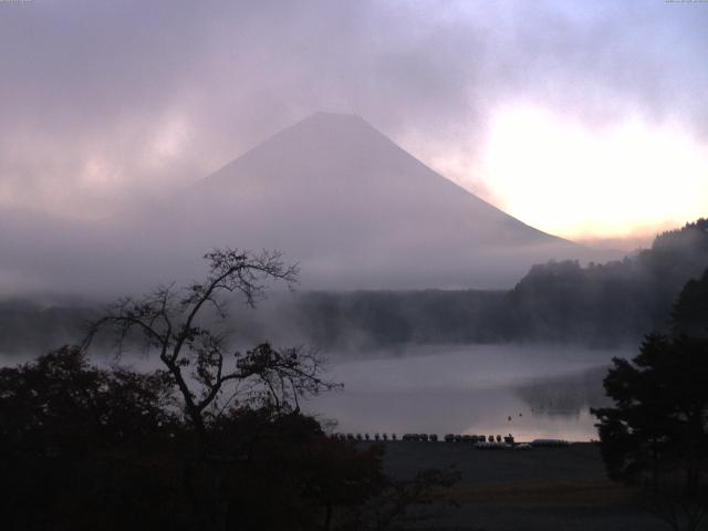 精進湖からの富士山