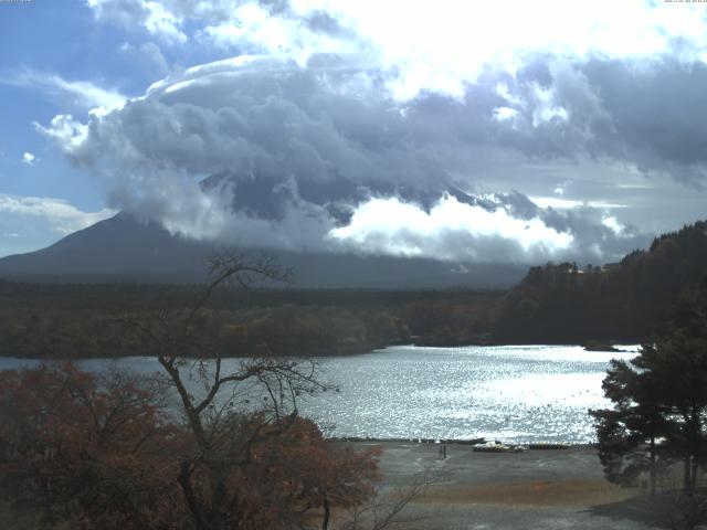 精進湖からの富士山