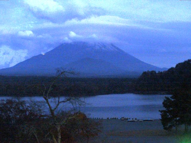 精進湖からの富士山