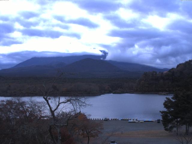 精進湖からの富士山