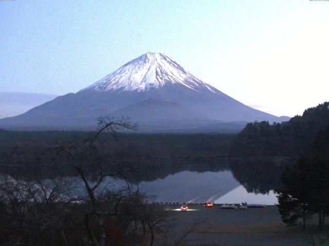 精進湖からの富士山