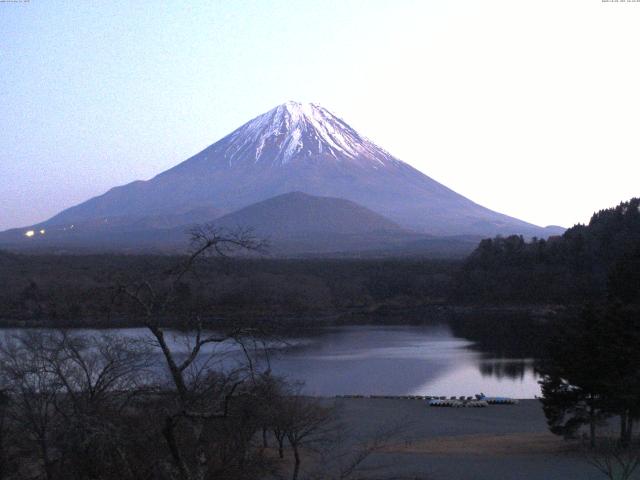 精進湖からの富士山