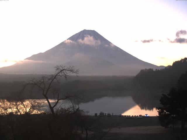 精進湖からの富士山