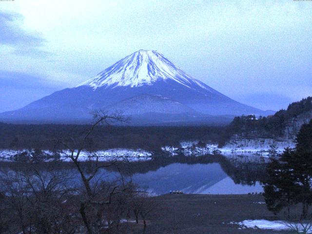 精進湖からの富士山