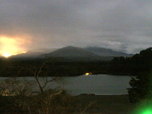 精進湖からの富士山