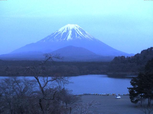 精進湖からの富士山