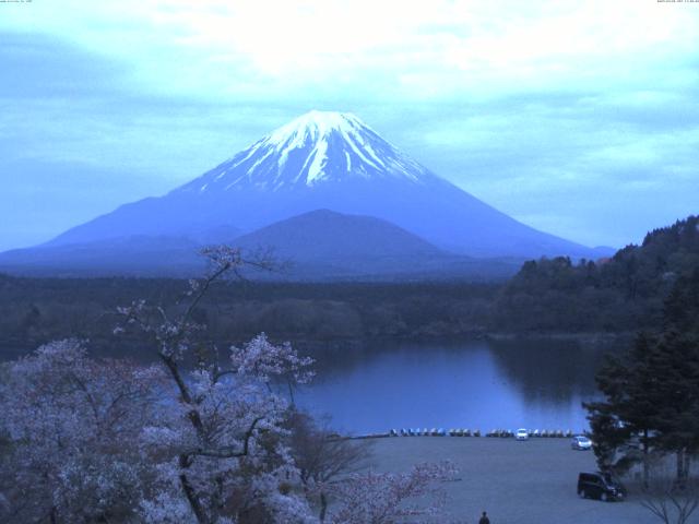 精進湖からの富士山