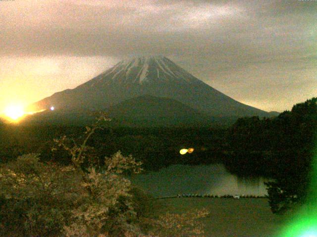 精進湖からの富士山