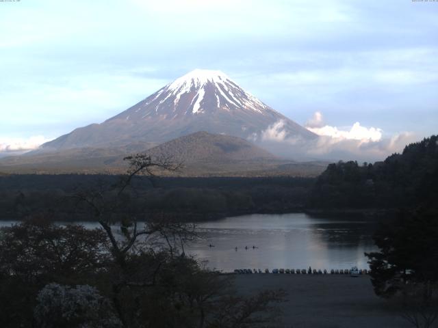 精進湖からの富士山