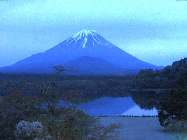 精進湖からの富士山