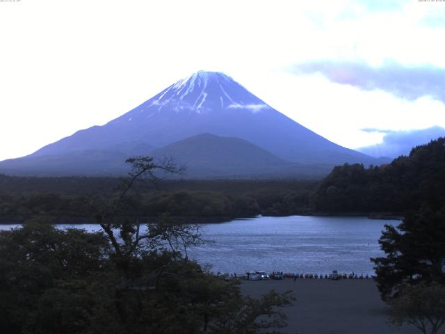 精進湖からの富士山