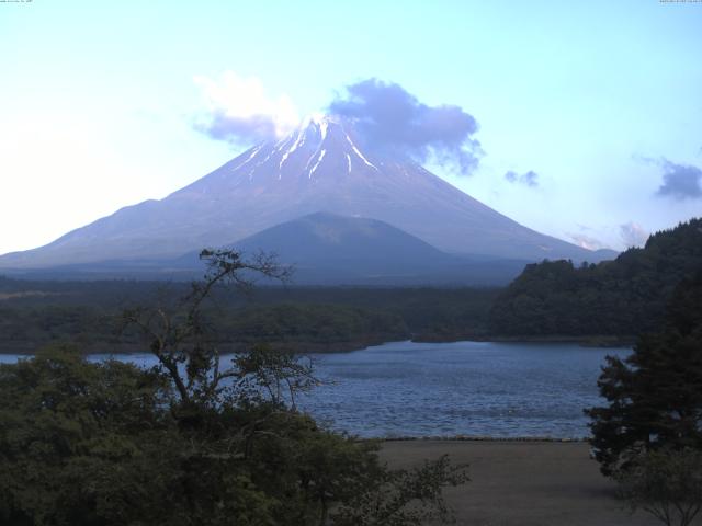 精進湖からの富士山