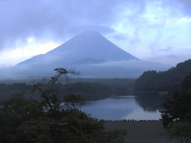 精進湖からの富士山