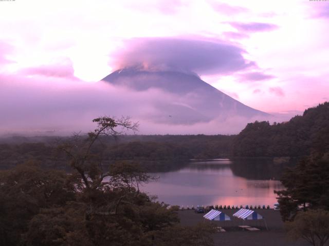 精進湖からの富士山