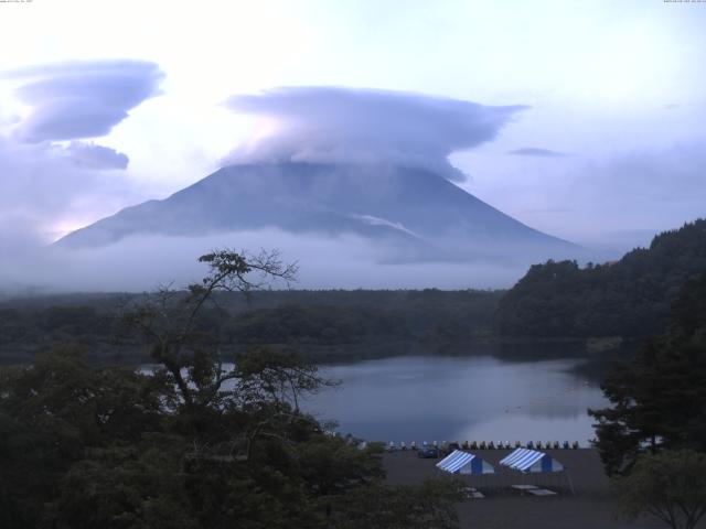 精進湖からの富士山