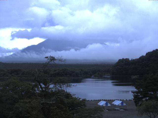 精進湖からの富士山