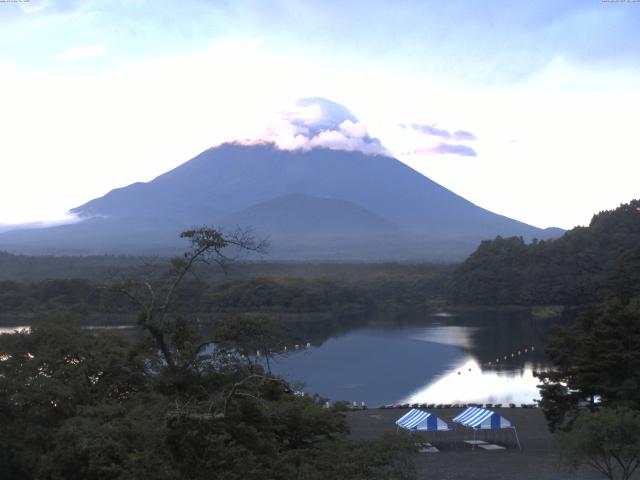 精進湖からの富士山