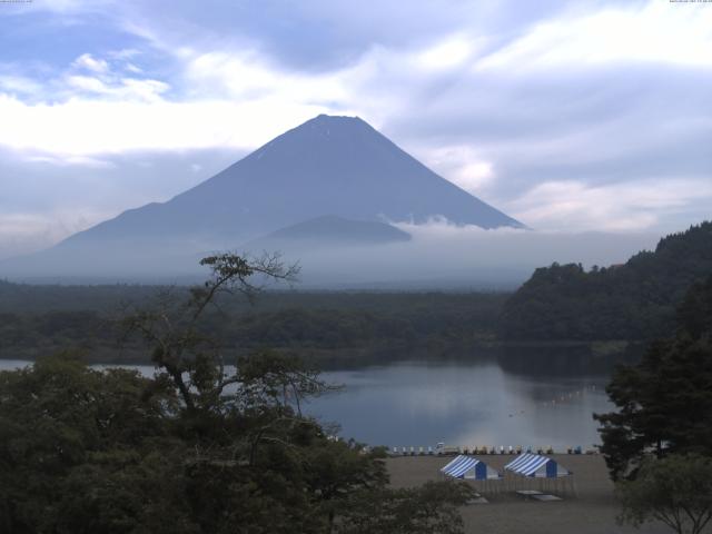 精進湖からの富士山