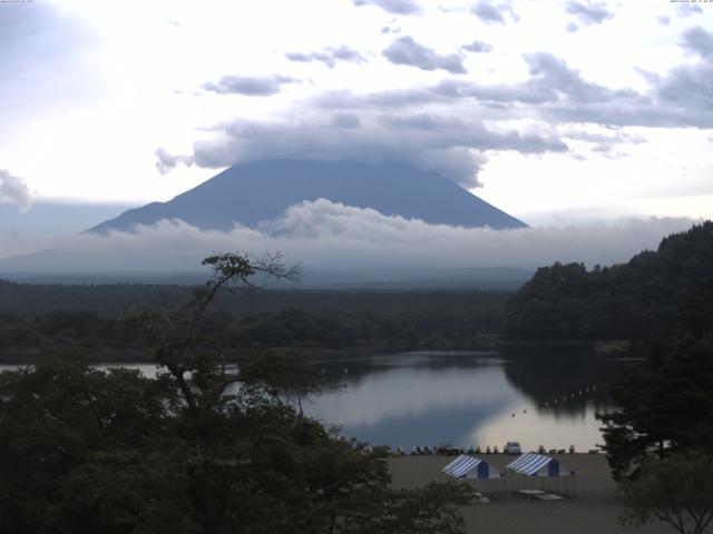 精進湖からの富士山