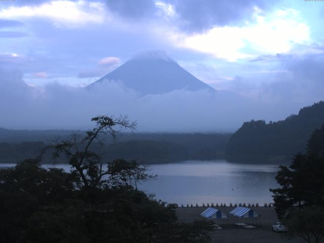 精進湖からの富士山