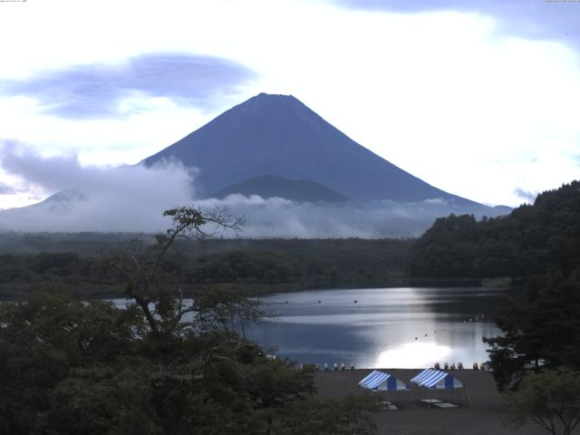 精進湖からの富士山