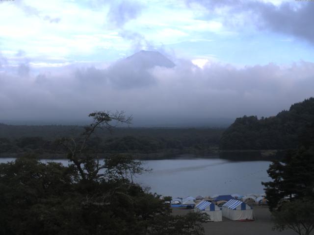 精進湖からの富士山