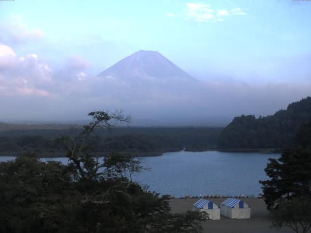 精進湖からの富士山