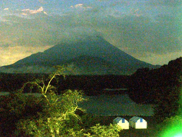 精進湖からの富士山