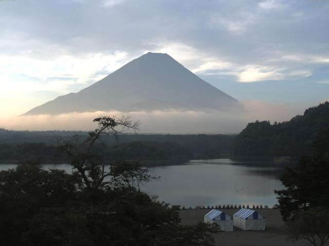 精進湖からの富士山