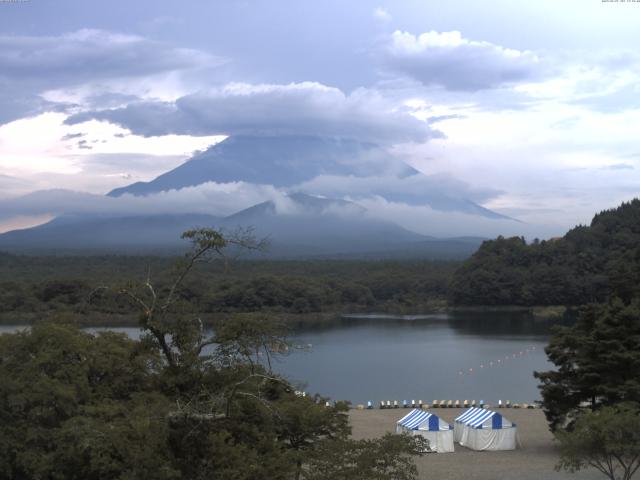 精進湖からの富士山