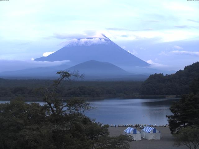 精進湖からの富士山