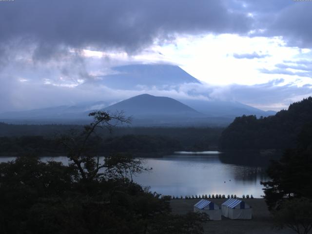 精進湖からの富士山