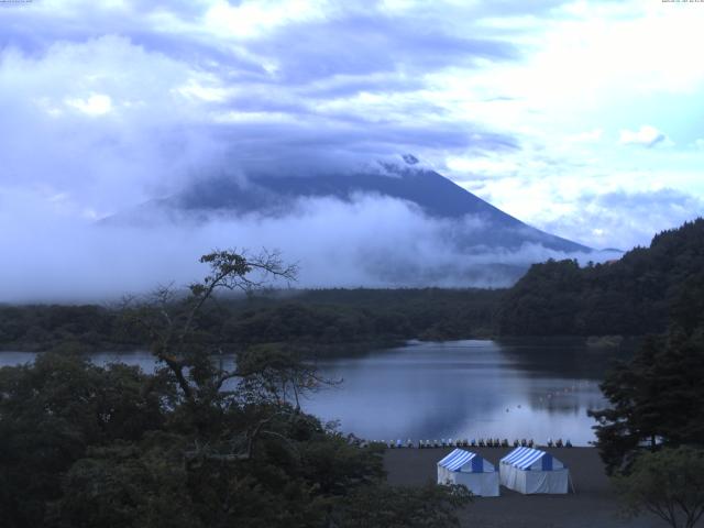 精進湖からの富士山