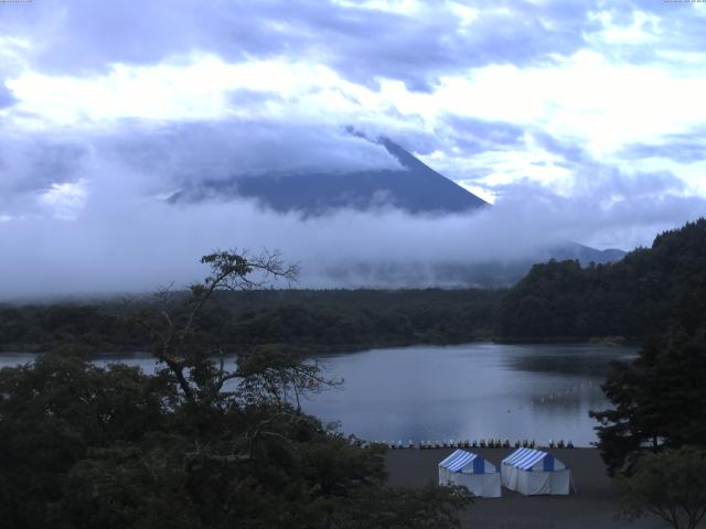 精進湖からの富士山