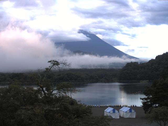 精進湖からの富士山