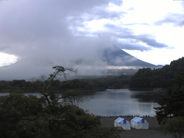 精進湖からの富士山