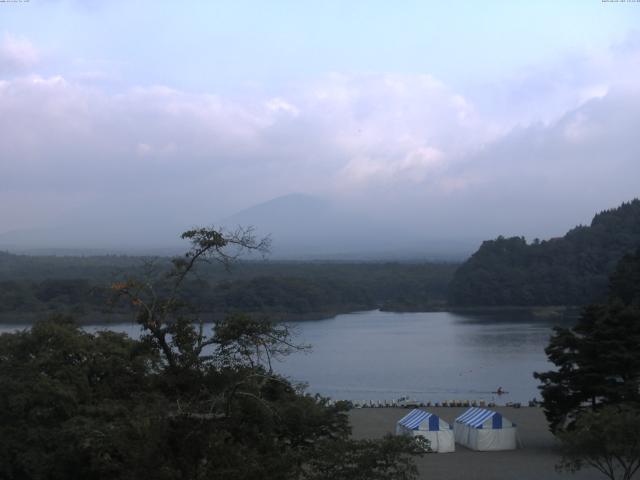 精進湖からの富士山