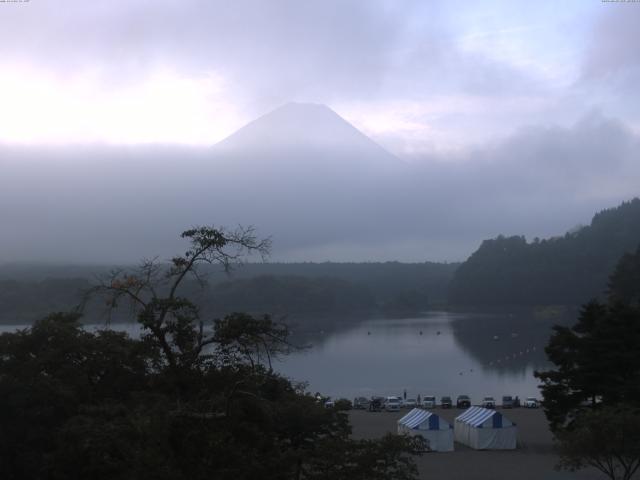 精進湖からの富士山