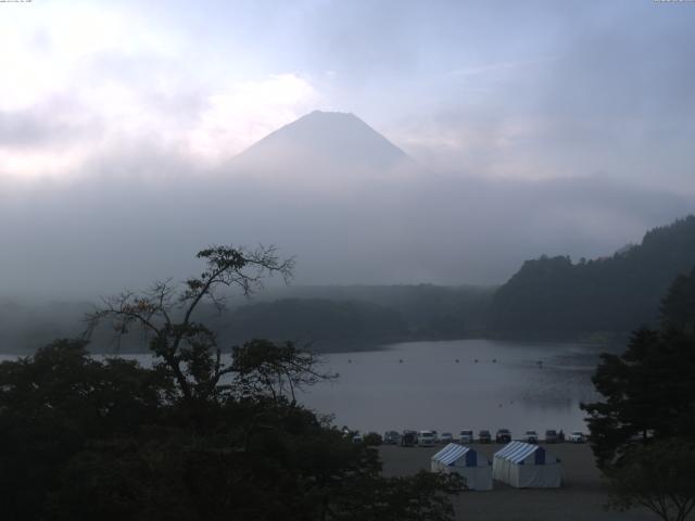 精進湖からの富士山