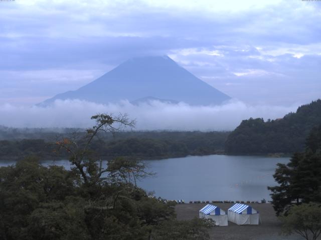 精進湖からの富士山