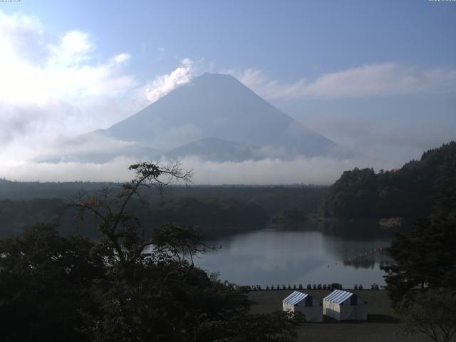 精進湖からの富士山