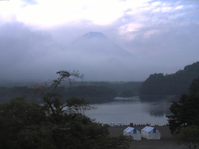 精進湖からの富士山