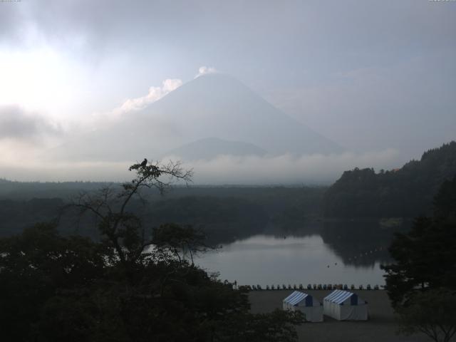 精進湖からの富士山