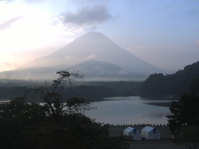 精進湖からの富士山