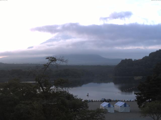 精進湖からの富士山