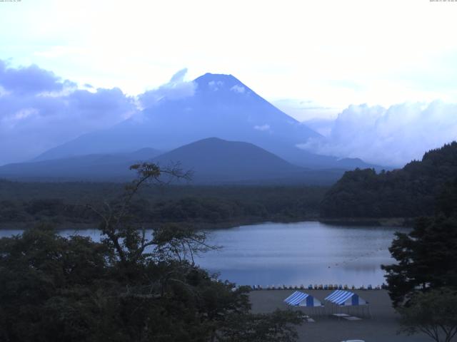 精進湖からの富士山