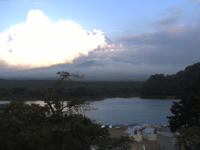 精進湖からの富士山