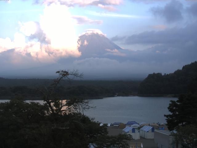 精進湖からの富士山